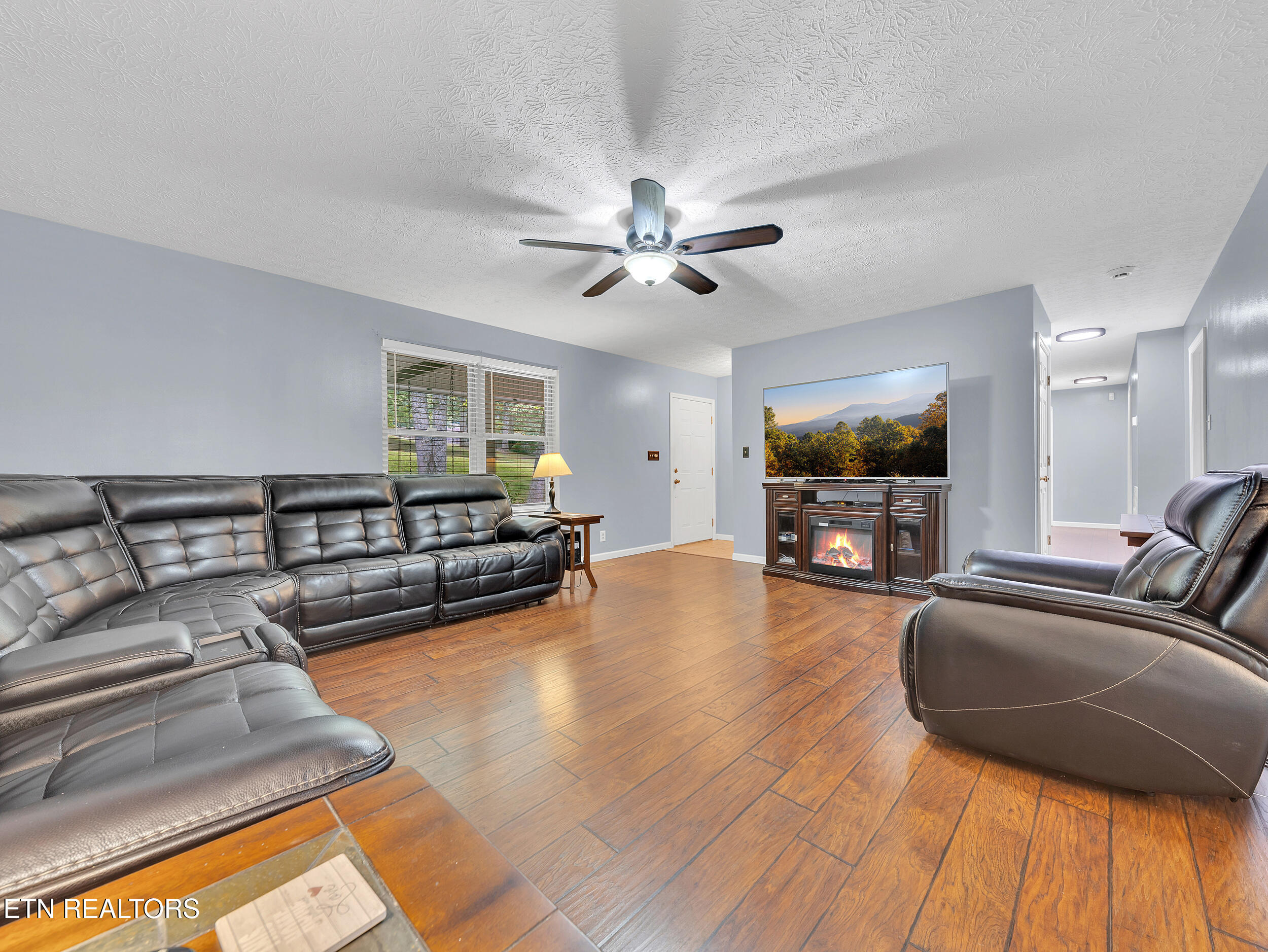 3342 Shagbark Rd