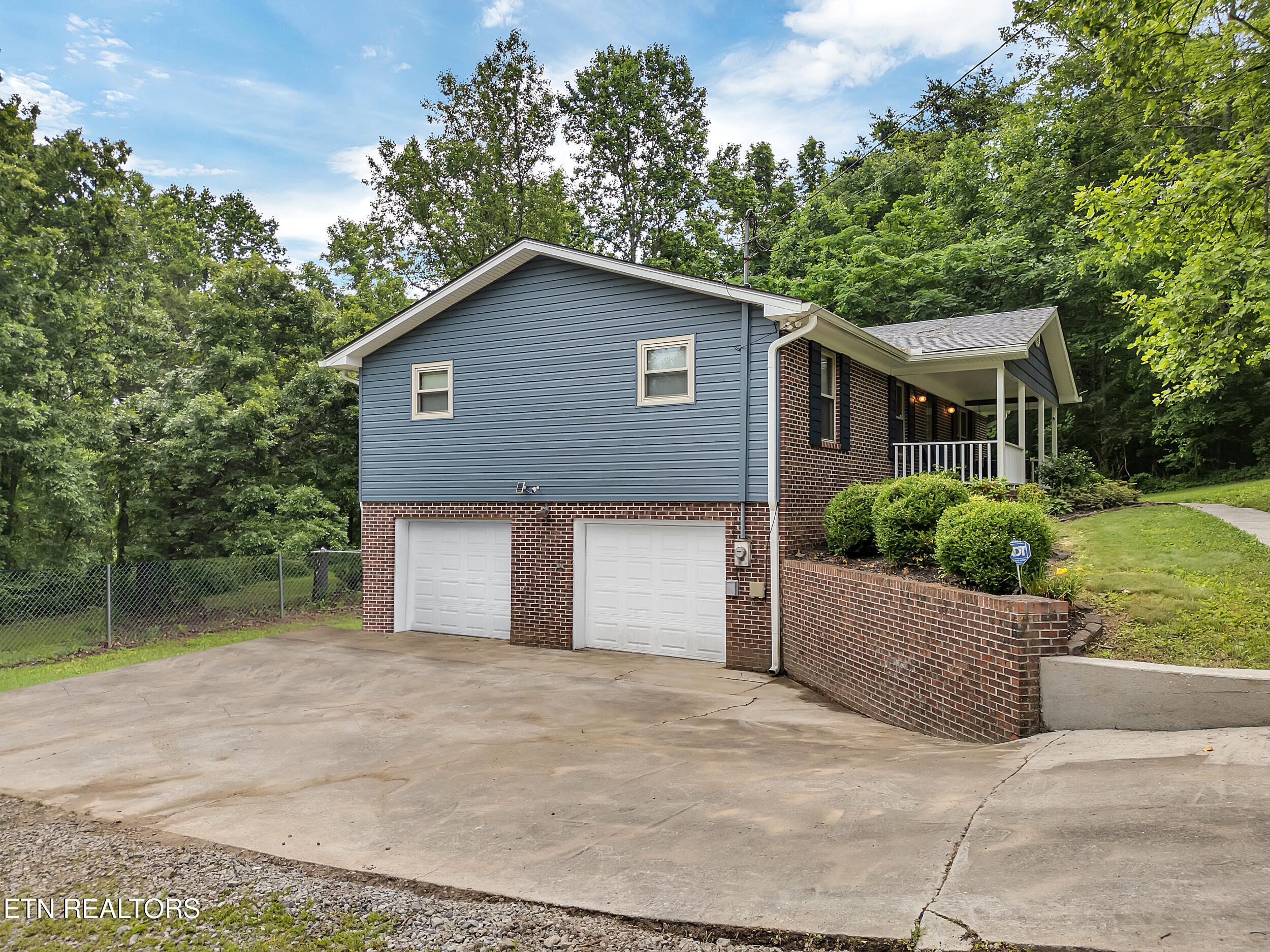 3342 Shagbark Rd