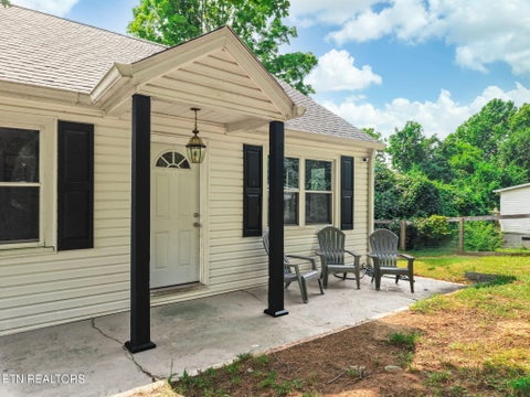 Tiny photo for 439 Jarnigan St, Clinton, TN 37716 (MLS # 1350302)