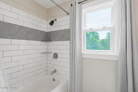 Tiny photo for 439 Jarnigan St, Clinton, TN 37716 (MLS # 1350302)