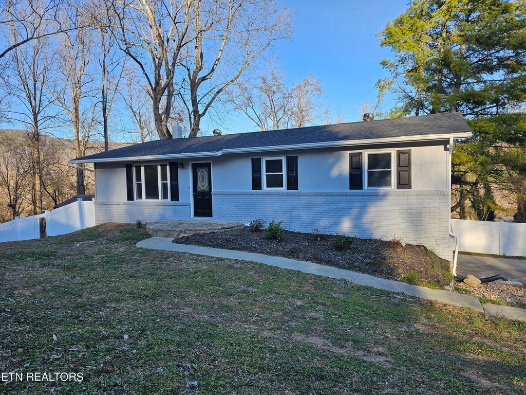 Photo of 229 Cox Drive, Harriman, TN 37748 (MLS # 1291583)