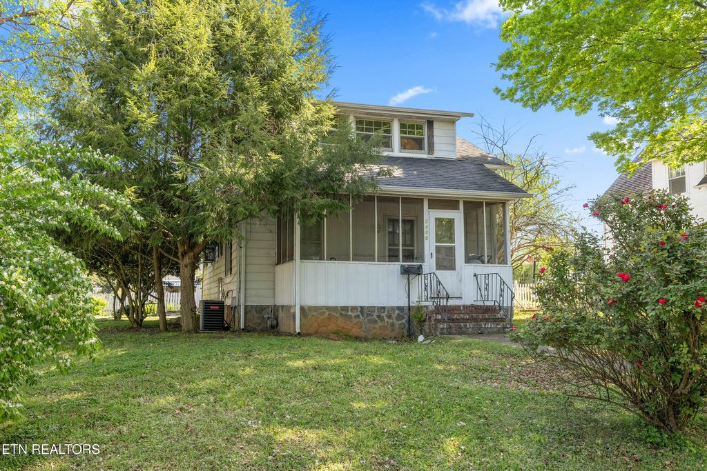 Photo of 1456 Dalton St, Alcoa, TN 37701 (MLS # 1297566)