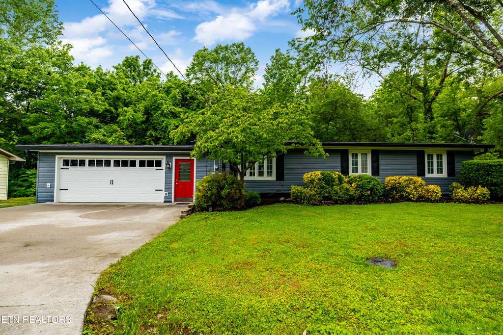 Photo of 4925 Ada Lane, Knoxville, TN 37918 (MLS # 1344061)