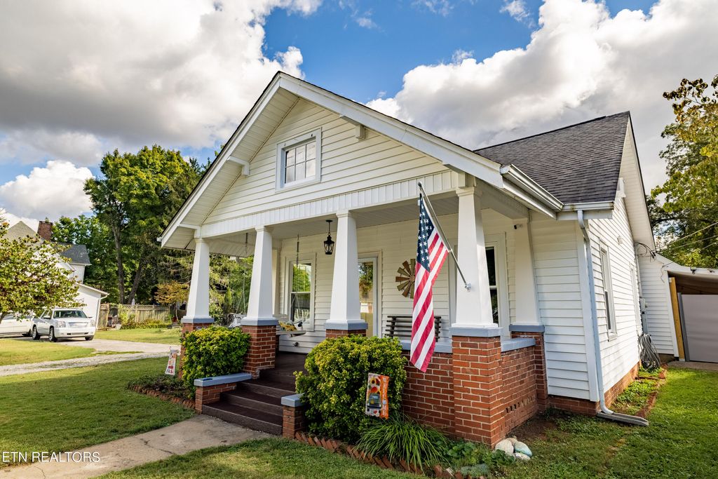 Photo of 509 Broad St, Sweetwater, TN 37874 (MLS # 1277255)