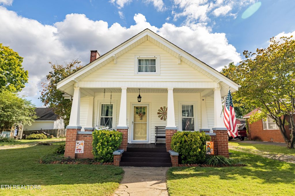 Photo of 509 Broad St, Sweetwater, TN 37874 (MLS # 1277255)