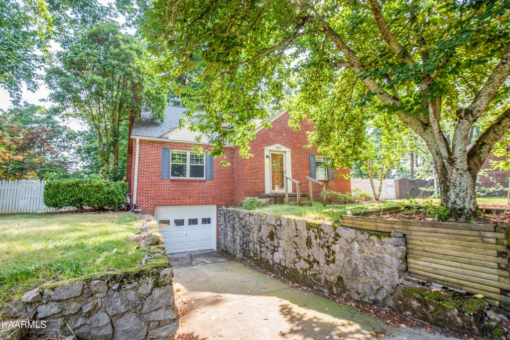 Photo of 1842 Ramsay St, Alcoa, TN 37701 (MLS # 1229957)