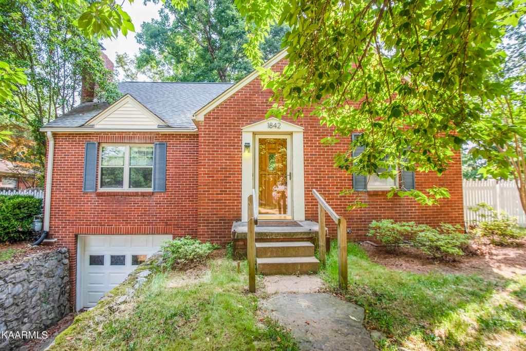 Photo of 1842 Ramsay St, Alcoa, TN 37701 (MLS # 1229957)