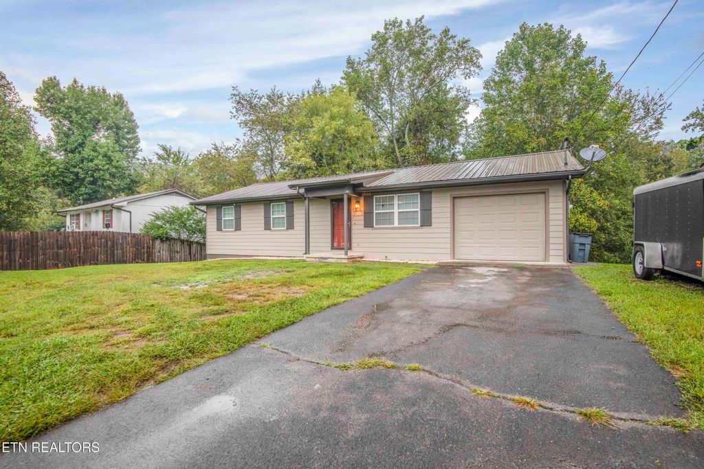 Photo of 613 Red Bud Lane, Oliver Springs, TN 37840 (MLS # 1316686)