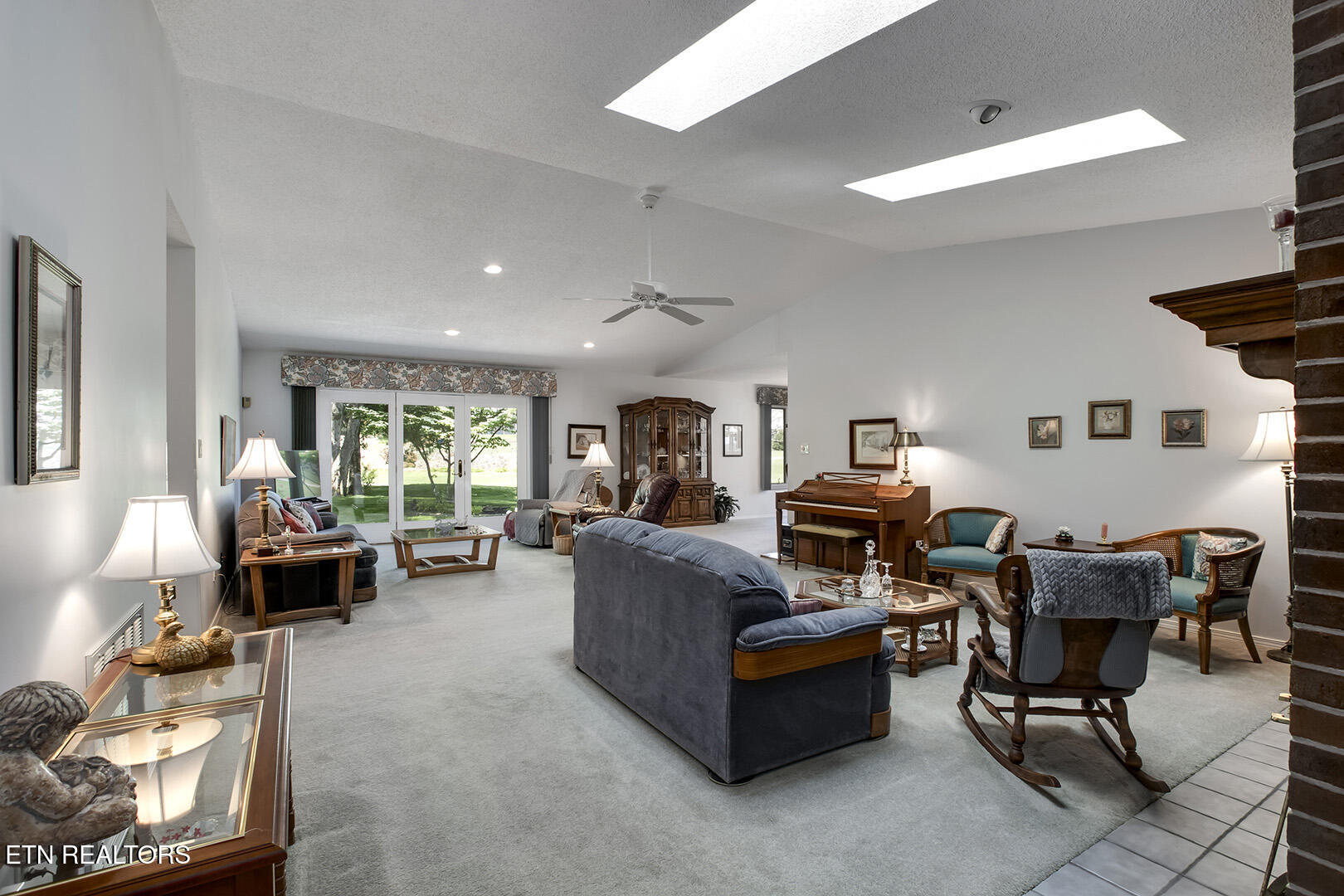 Loudon, Tennessee 37774, United States, 3 Bedrooms Bedrooms, ,2 BathroomsBathrooms,Residential,Active,118509