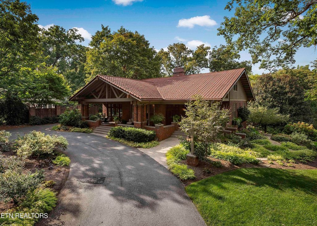 Photo of 3835 Kingston Pike, Knoxville, TN 37919 (MLS # 1335711)