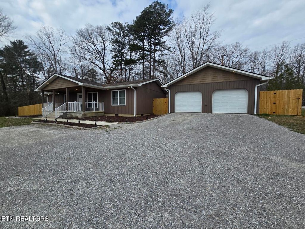 Photo of 806 Cooper Lake Rd, Oneida, TN 37841 (MLS # 1331510)