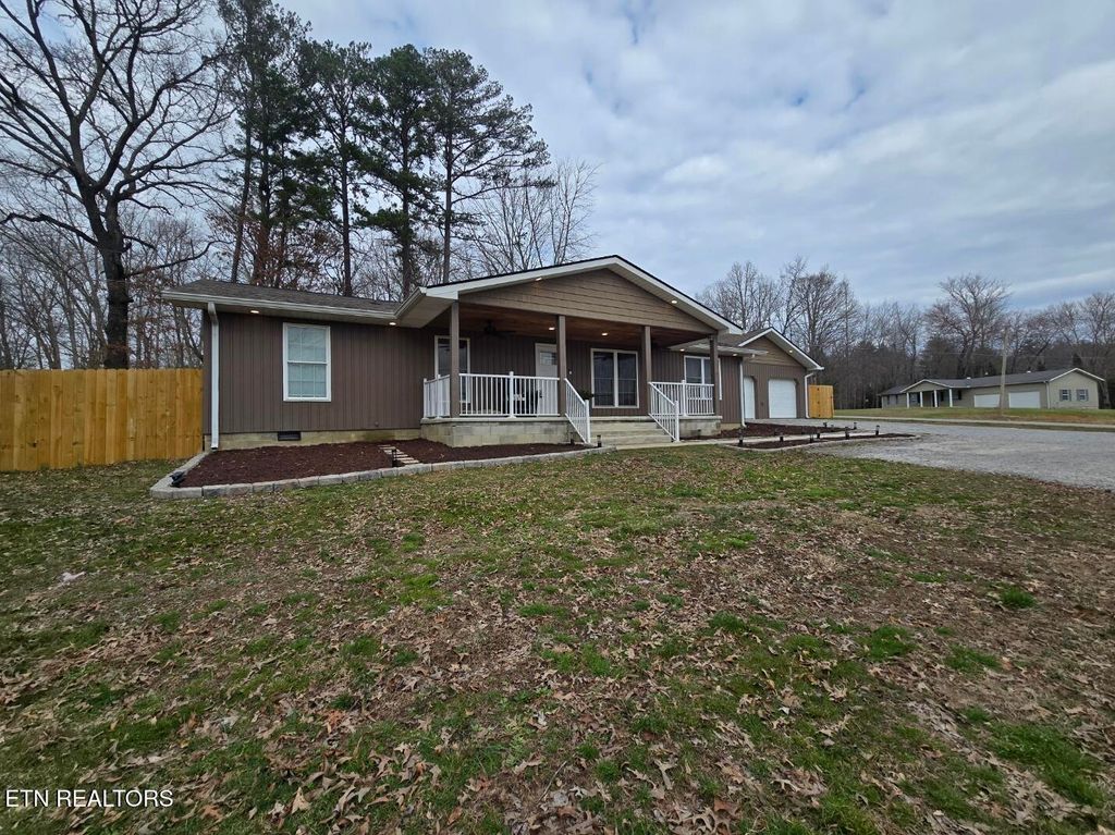 Photo of 806 Cooper Lake Rd, Oneida, TN 37841 (MLS # 1331510)