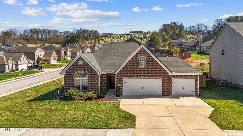 Photo of 910 Springwood Lane, Maryville, TN 37801 (MLS # 1332258)