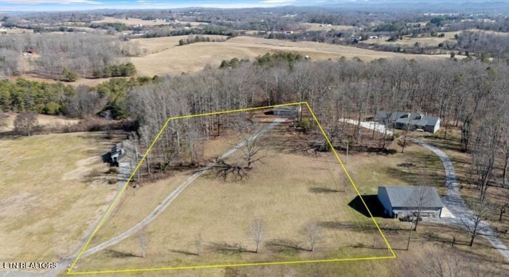 Photo of 132 Walton Way Way, Maryville, TN 37801 (MLS # 1323980)