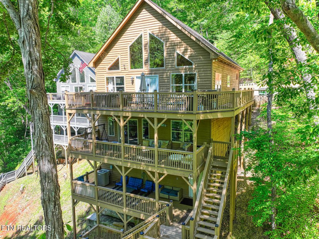 Photo of 129 Bridgeview Lane, LaFollette, TN 37766 (MLS # 1302331)