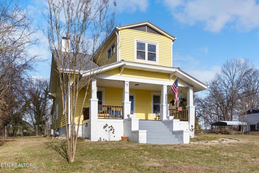 Photo of 2411 Highland Drive, Knoxville, TN 37918 (MLS # 1327672)