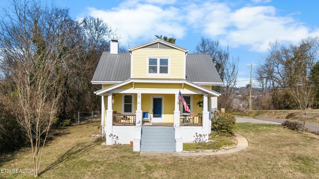 Photo of 2411 Highland Drive, Knoxville, TN 37918 (MLS # 1327672)