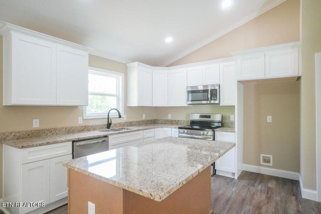 Photo of 335 Thompson Rd, Madisonville, TN 37354 (MLS # 1300316)