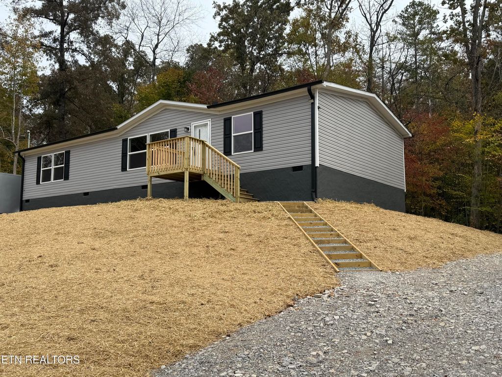 Photo of 112 Clear Springs Rd, Harriman, TN 37748 (MLS # 1319944)