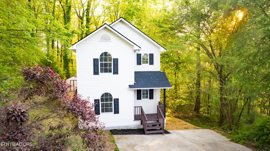 Photo of 392 Indian Hills Drive, Dayton, TN 37321 (MLS # 1337400)