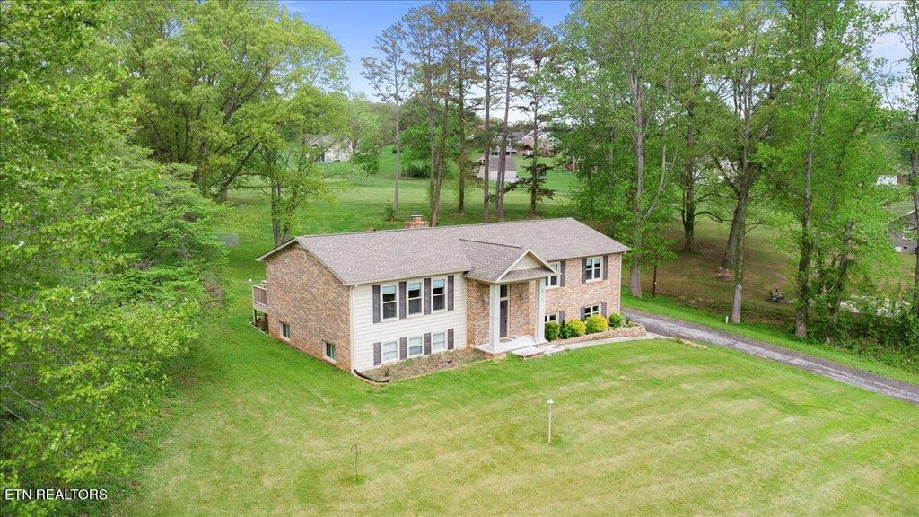 Photo of 416 Summitt Drive, LaFollette, TN 37766 (MLS # 1294200)