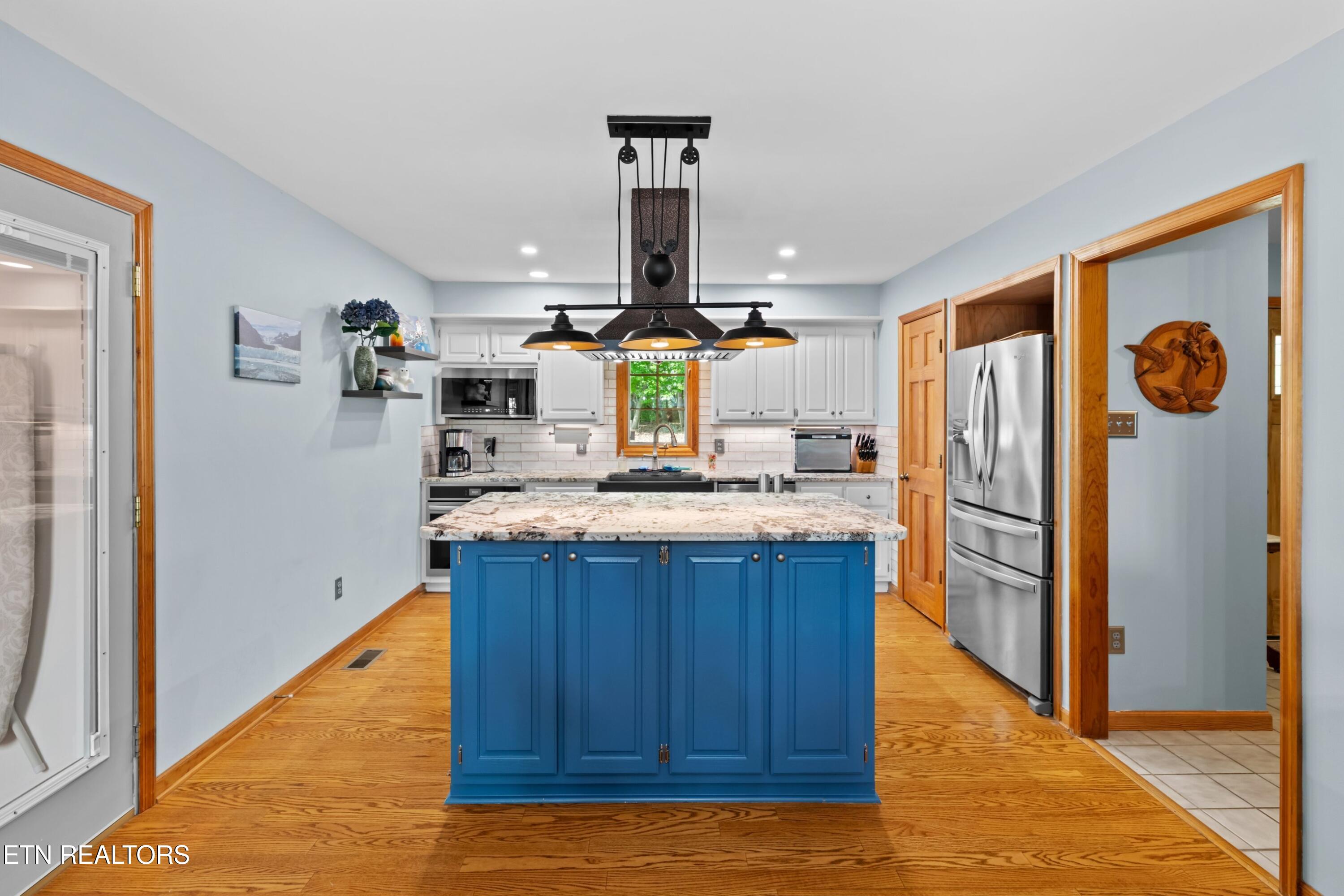1850 Honeysuckle Lane