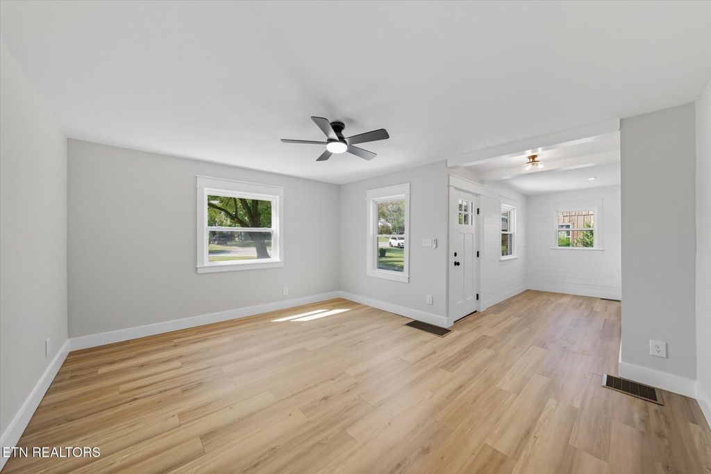 Photo of 202 Rose Ave, Alcoa, TN 37701 (MLS # 1317030)