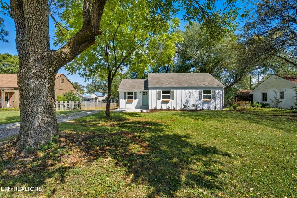 Photo of 202 Rose Ave, Alcoa, TN 37701 (MLS # 1317030)