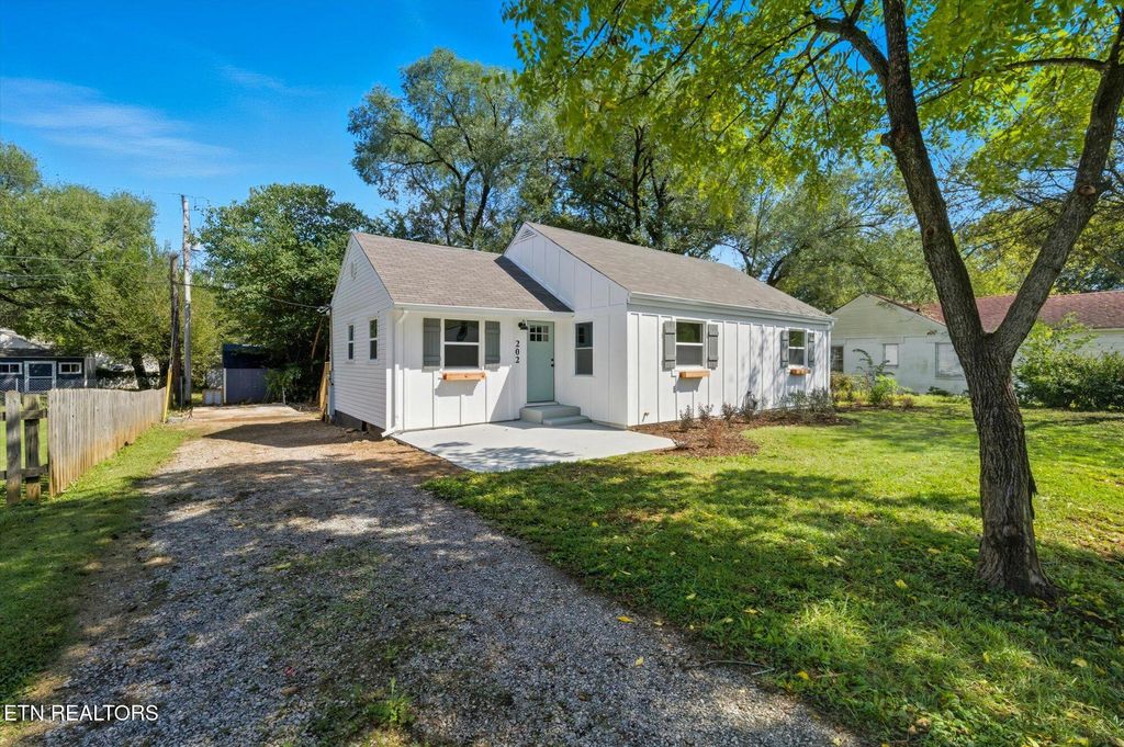 Photo of 202 Rose Ave, Alcoa, TN 37701 (MLS # 1317030)