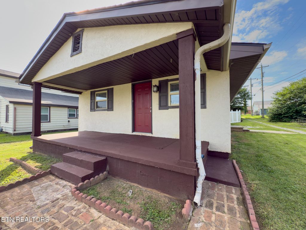 Photo of 104 Church St, Loudon, TN 37774 (MLS # 1304969)