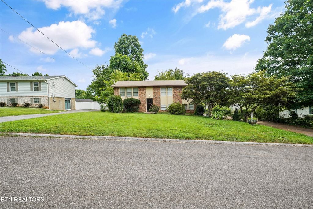 Photo of 5501 Malmsbury Rd, Knoxville, TN 37921 (MLS # 1348094)