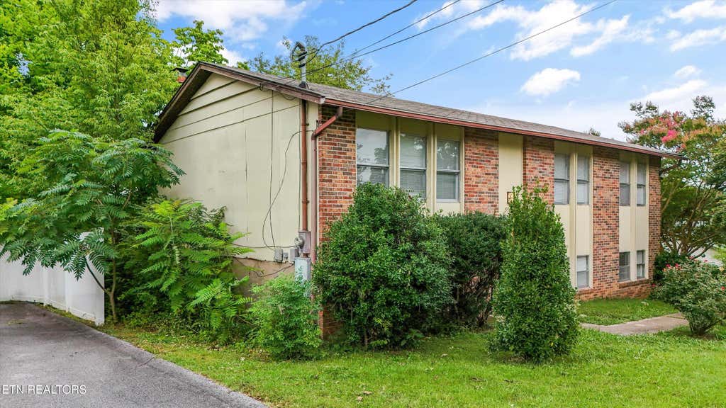 Photo of 5501 Malmsbury Rd, Knoxville, TN 37921 (MLS # 1348094)