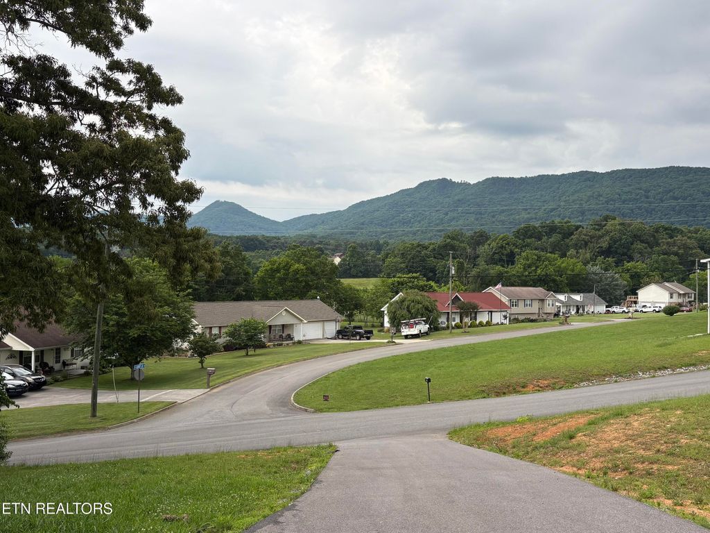 Photo of 327 Thomas Loop Rd, Sevierville, TN 37876 (MLS # 1342850)