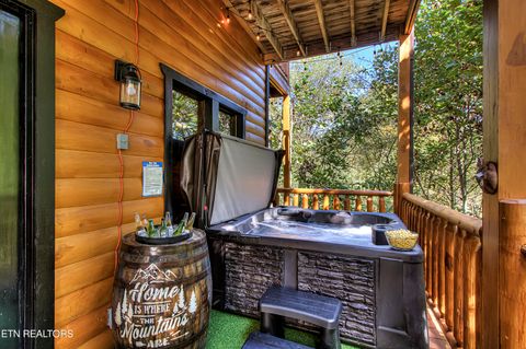 Tiny photo for 2184 Spence Mountain Loop, Sevierville, TN 37876 (MLS # 1321066)