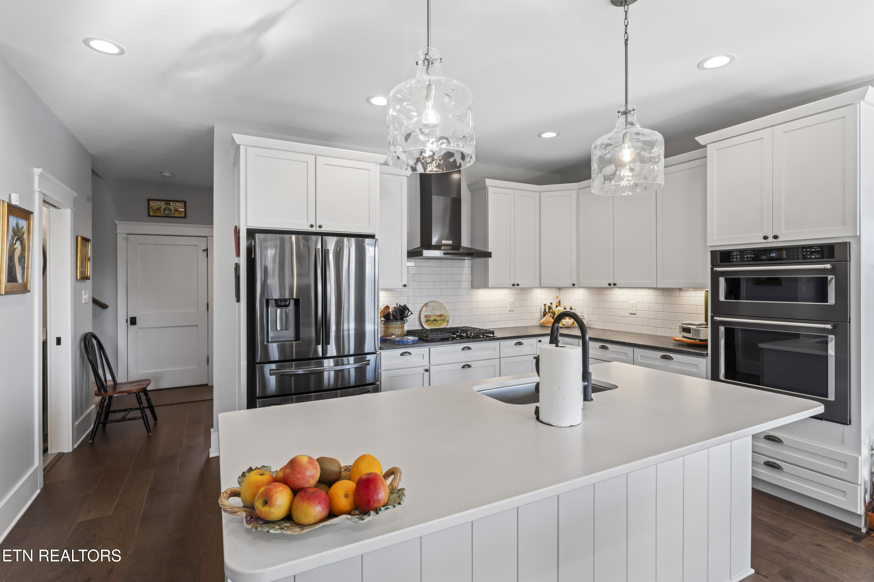 555 Simmons View Drive