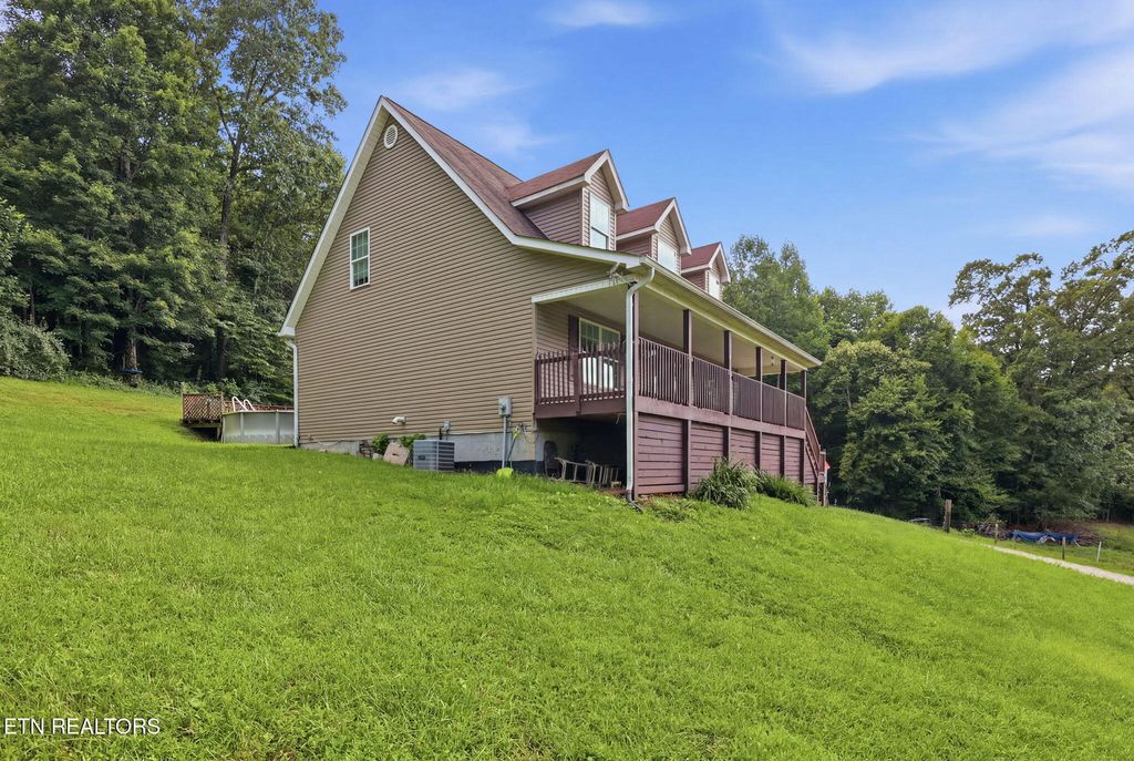 Photo of 555 New Clear Branch Rd, Rocky Top, TN 37769 (MLS # 1348492)