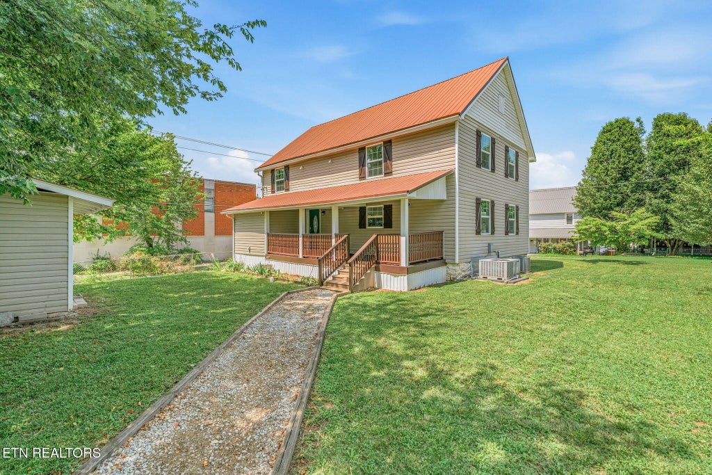 Photo of 431 Carter Ave, Harriman, TN 37748 (MLS # 1346857)