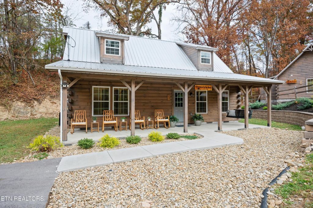 Photo of 507 Golf Rd, Pigeon Forge, TN 37863 (MLS # 1327378)