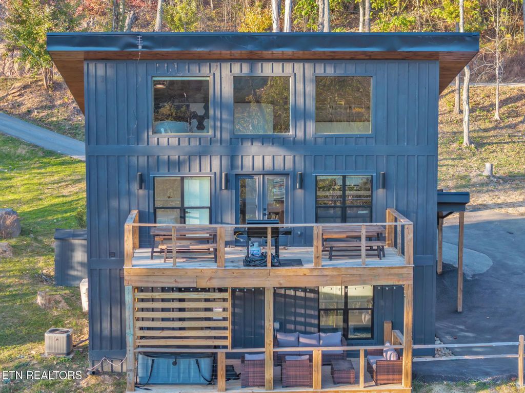 Photo of 2216 Headrick Lead, Sevierville, TN 37862 (MLS # 1315927)