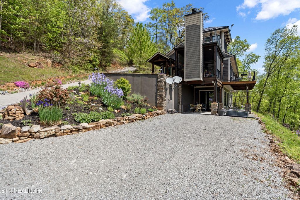Photo of 1359 Chimney Rock Rd, New Tazewell, TN 37825 (MLS # 1261003)