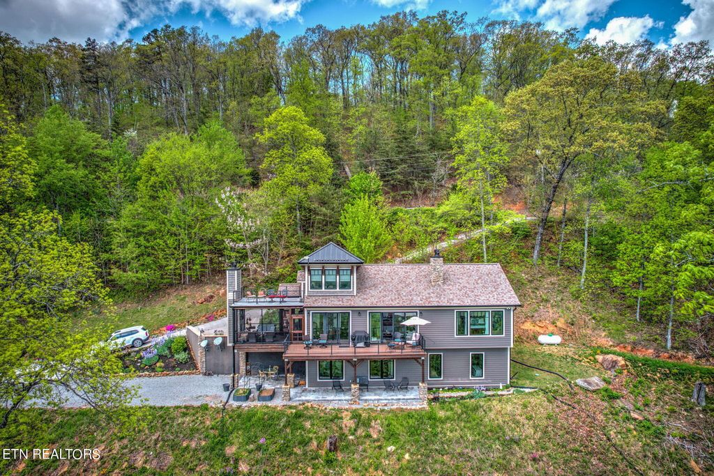 Photo of 1359 Chimney Rock Rd, New Tazewell, TN 37825 (MLS # 1261003)