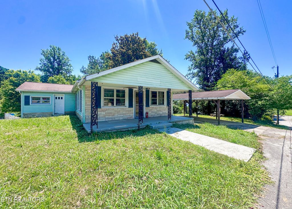 Photo of 915 Kentucky St, Oliver Springs, TN 37840 (MLS # 1267514)