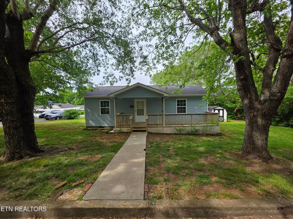 Photo of 1011 Bon St, Lenoir City, TN 37771 (MLS # 1340061)