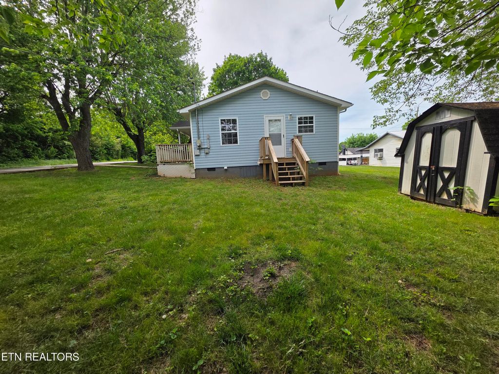 Photo of 1011 Bon St, Lenoir City, TN 37771 (MLS # 1340061)