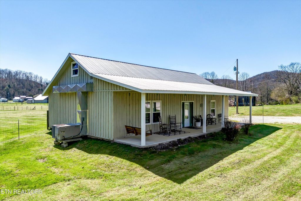 Photo of 162 Floyd Jeffers Rd, Huntsville, TN 37756 (MLS # 1256963)