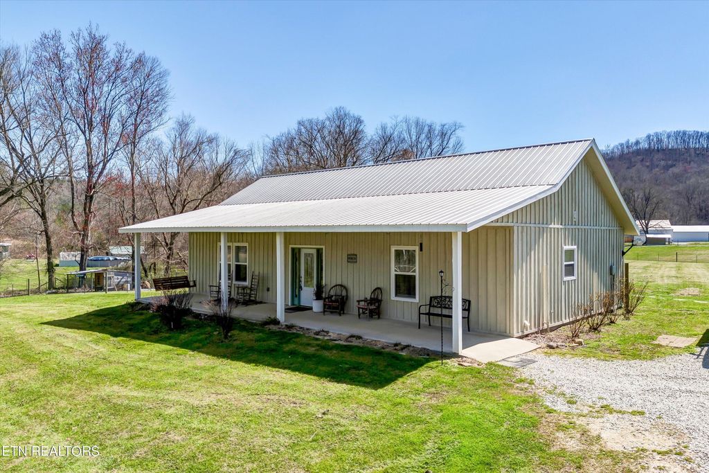 Photo of 162 Floyd Jeffers Rd, Huntsville, TN 37756 (MLS # 1256963)