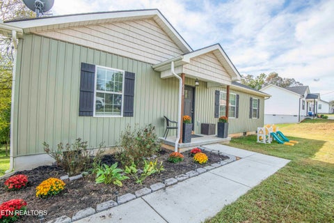 Tiny photo for 613 Glendale Ave, Clinton, TN 37716 (MLS # 1357332)