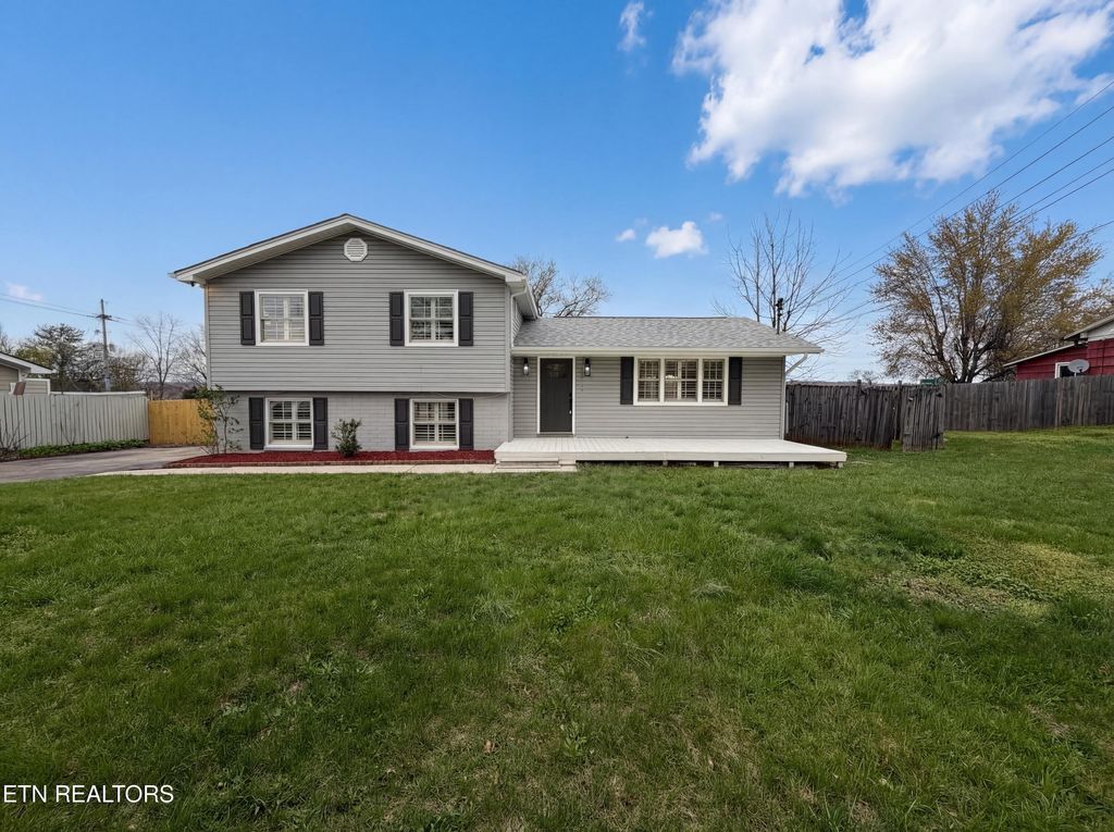 Photo of 8717 Kildare Drive, Knoxville, TN 37923 (MLS # 1333814)