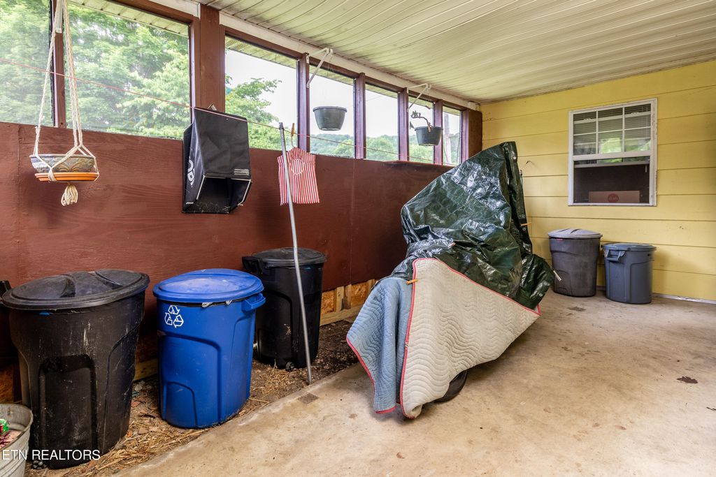 Photo of 602 Walker Ave, Oliver Springs, TN 37840 (MLS # 1263057)