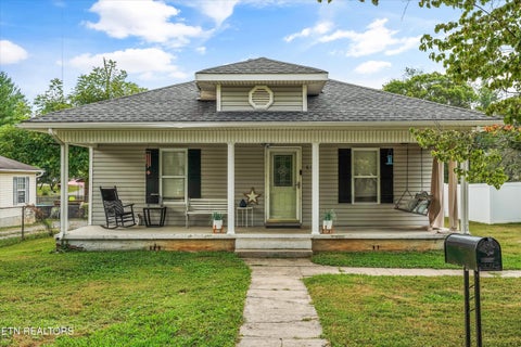 Photo of 616 Mitchell Drive, Knoxville, TN 37912 (MLS # 1354997)